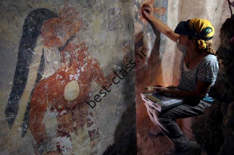 نقاشی دیواری در داخل هرم باستانی مایا